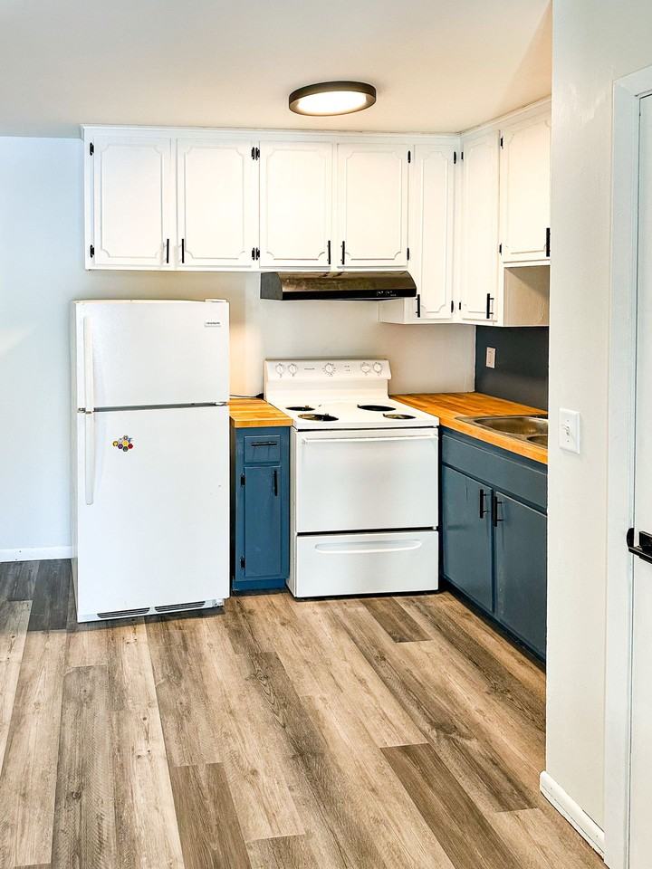 Relax in Style: Discover our Minneapolis Bedroom Haven on Minnehaha Avenue - Photo 2 of 3