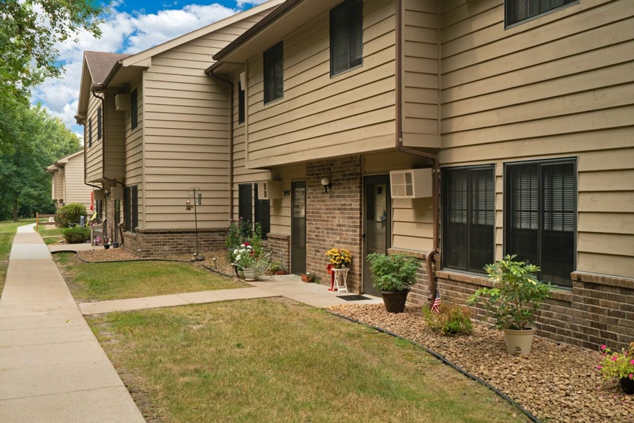 2512 Woodcrest Dr - Photo 2 of 9