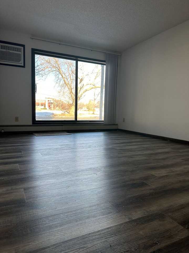 Welcome Home to Pawsome Living: Pet - Photo 5 of 14