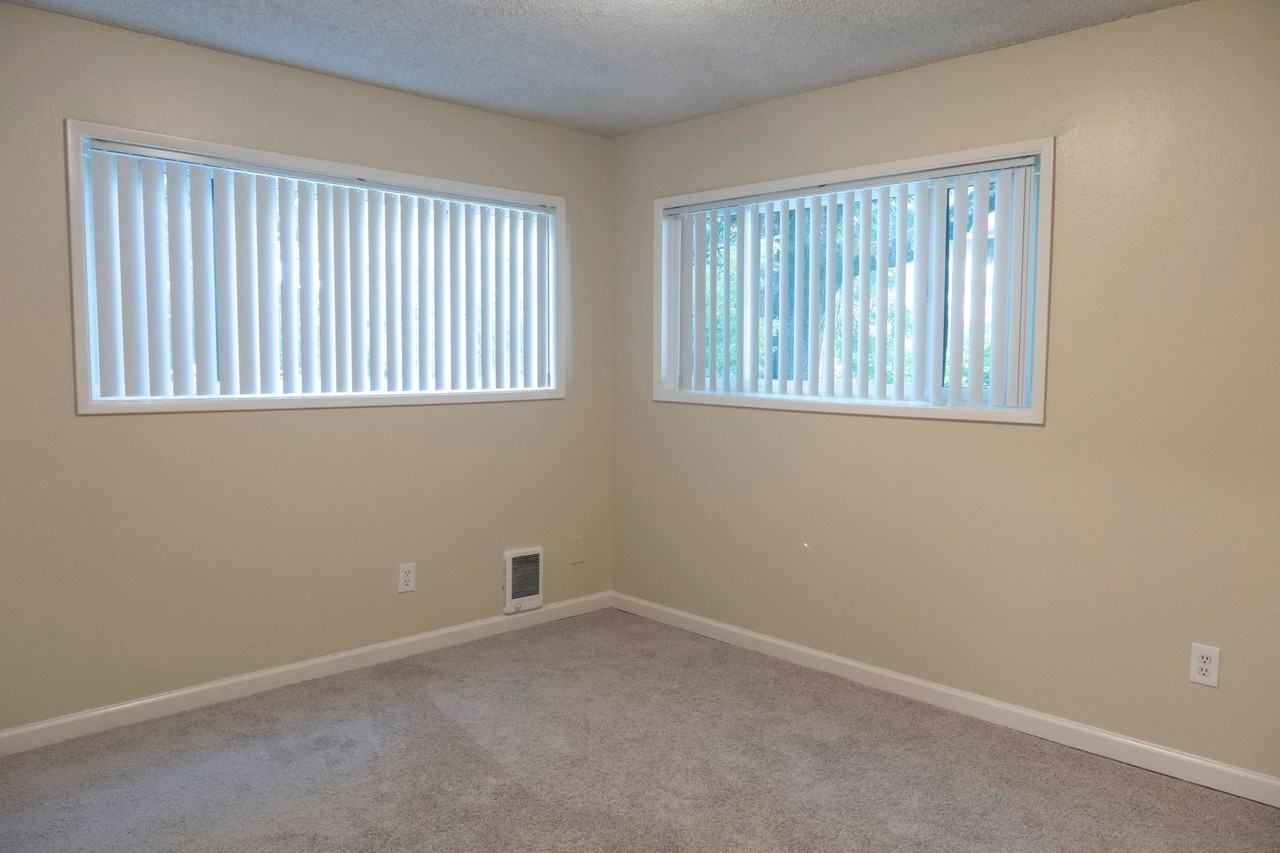 1837 Northeast Schuyler Street - Photo 3 of 18