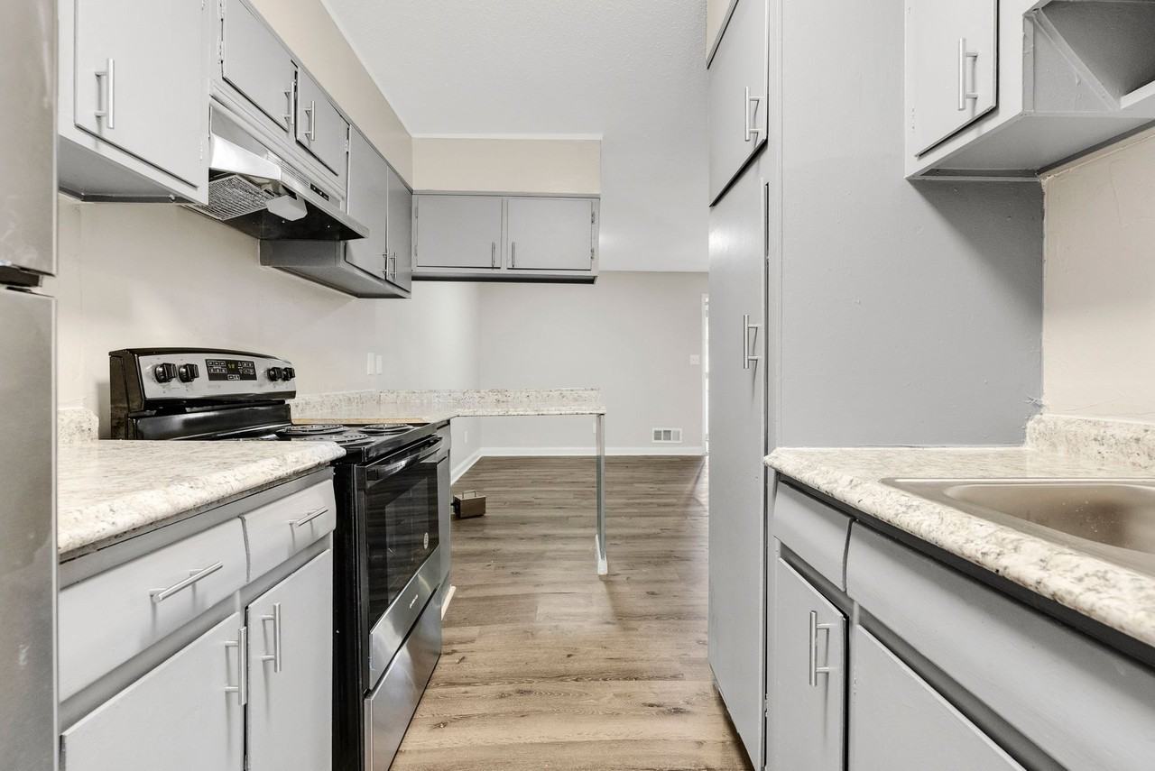 Falcon Crest Apartments - Photo 4 of 25