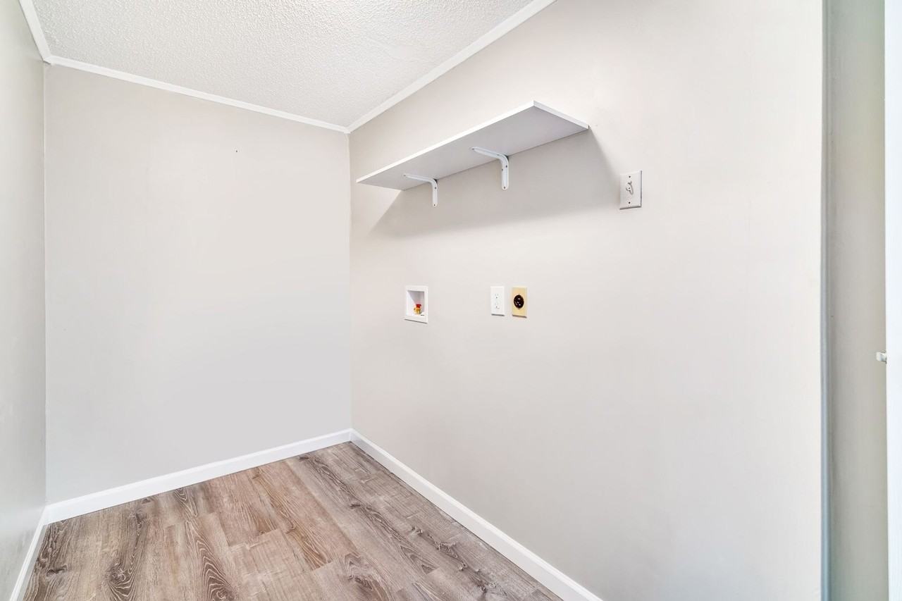 5 Ashgrove Ct - Photo 3 of 39