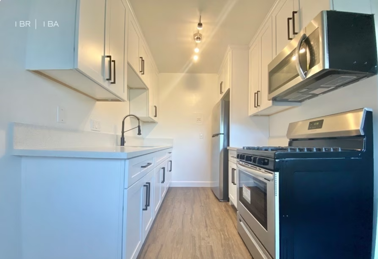 Vine Fullerton Apartments - Photo 6 of 12