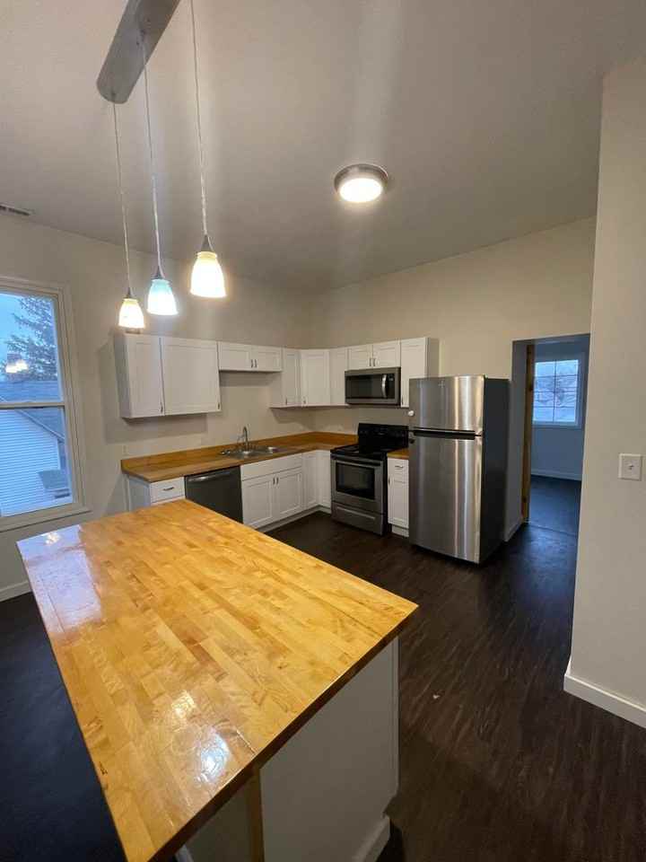 500 N. Gentry - Photo 3 of 9