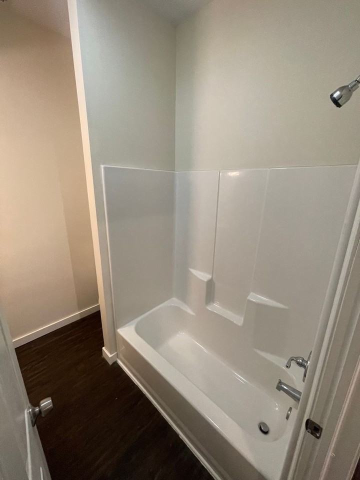 500 N. Gentry - Photo 3 of 9