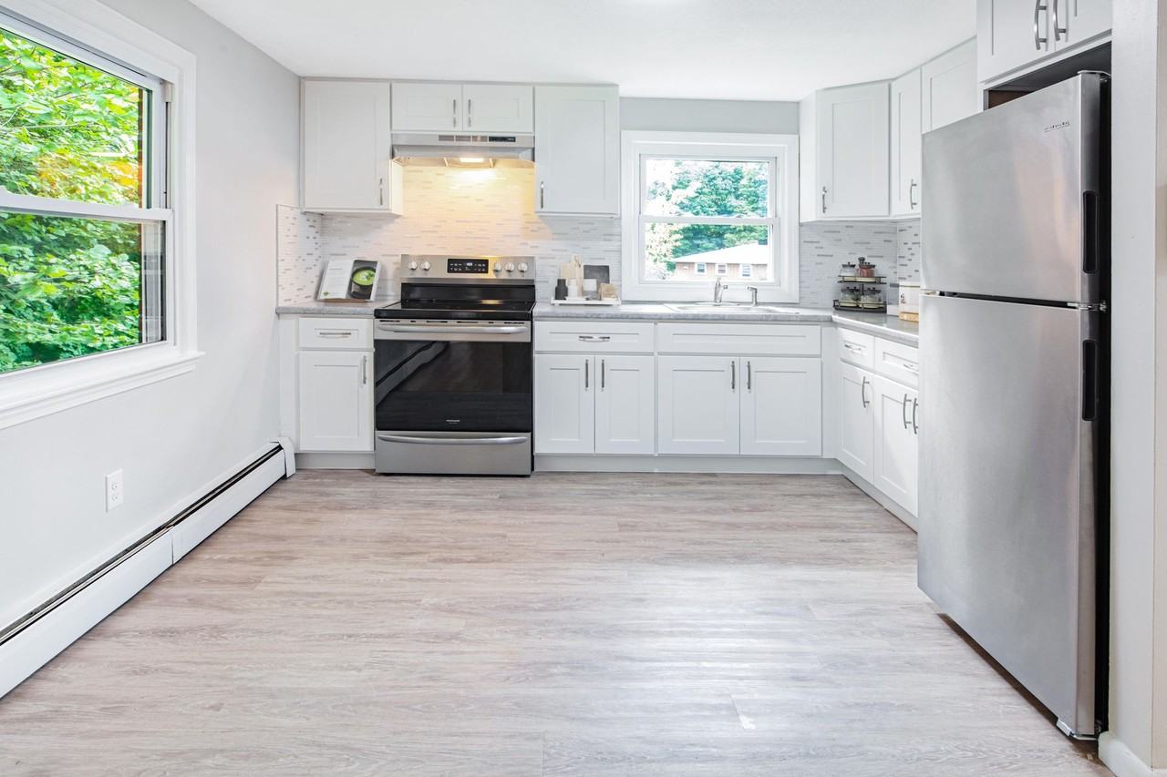 Manor Grove Apartments Groveland - Photo 4 of 37