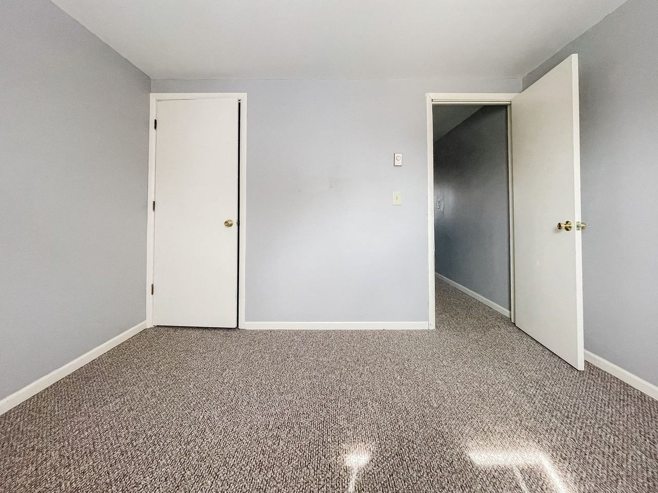 408 S Walnut St - Photo 7 of 11