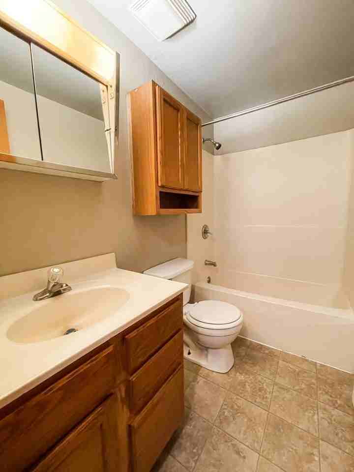 408 S Walnut St - Photo 4 of 9