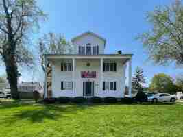 featured image of 1413 W University Ave