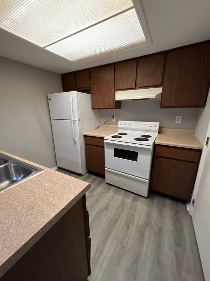 Wedgewood Commons - Photo 2 of 46