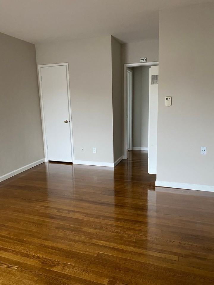 La Mesa Apartments - Photo 2 of 13