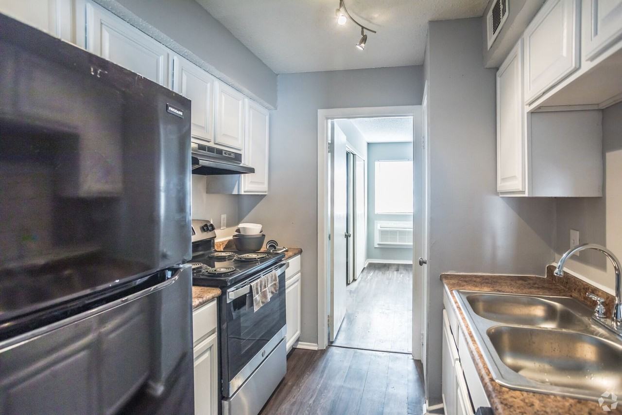 365 W Northside Dr - Photo 3 of 21