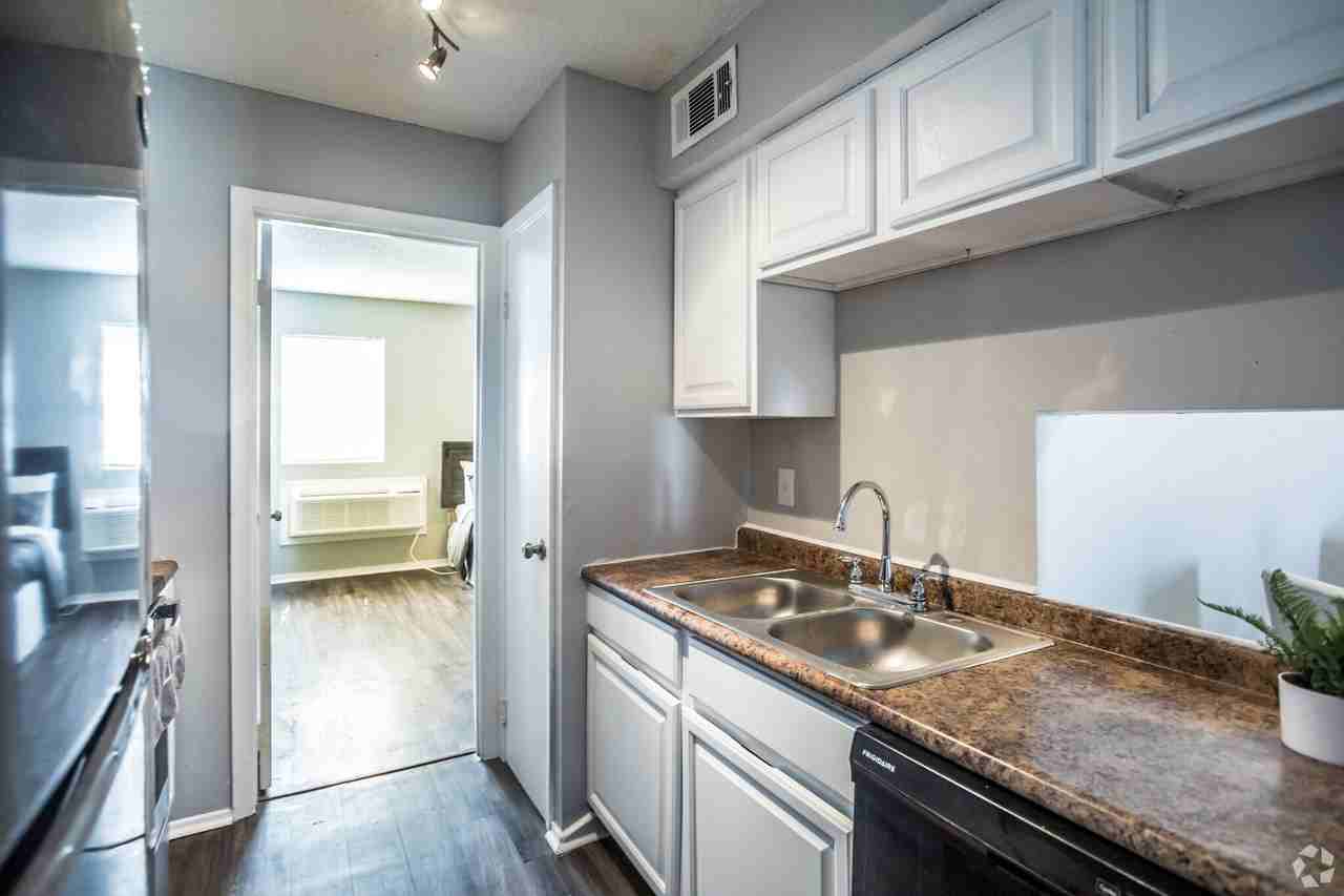 365 W Northside Dr - Photo 4 of 21