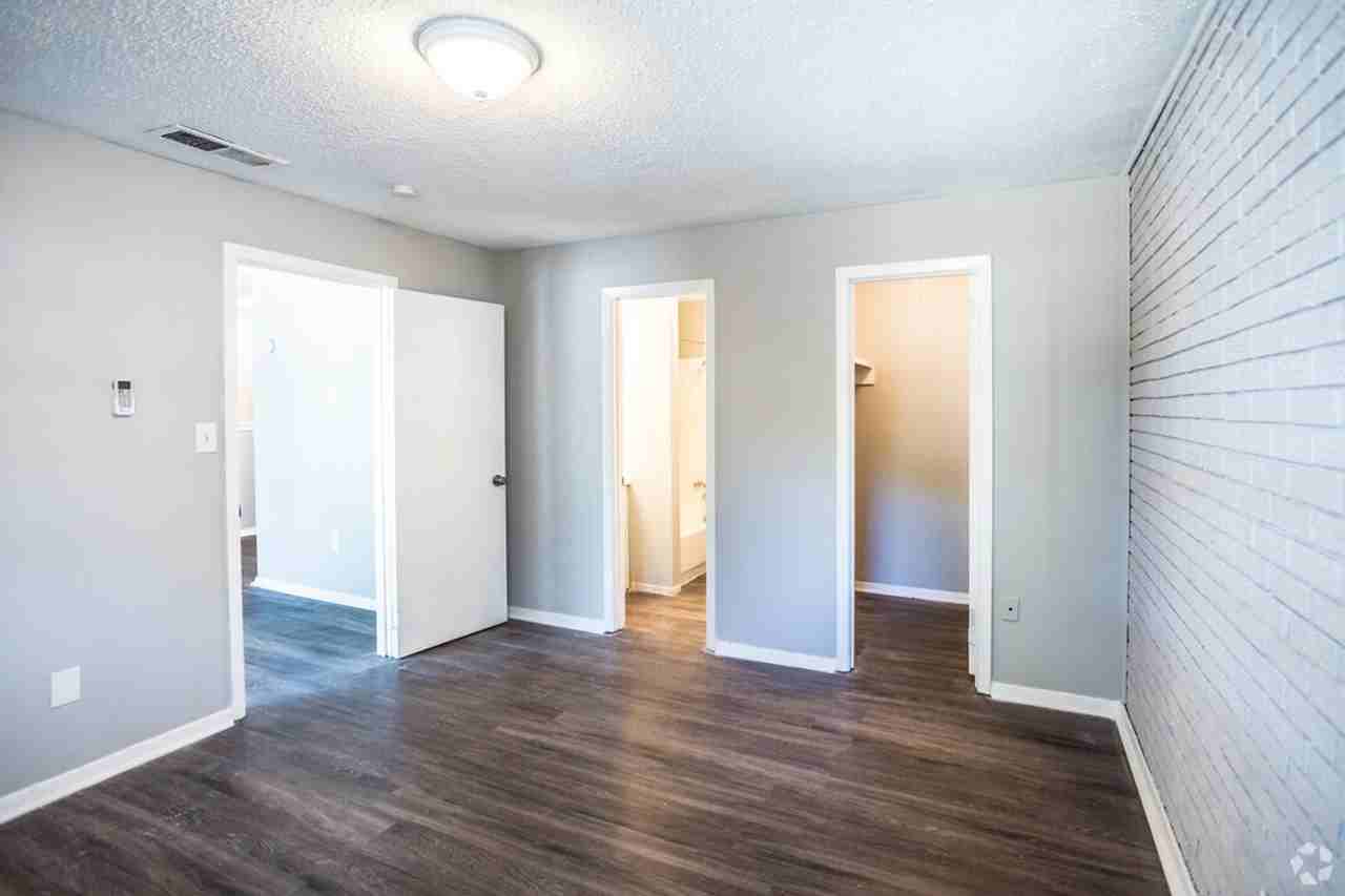 365 W Northside Dr - Photo 7 of 21