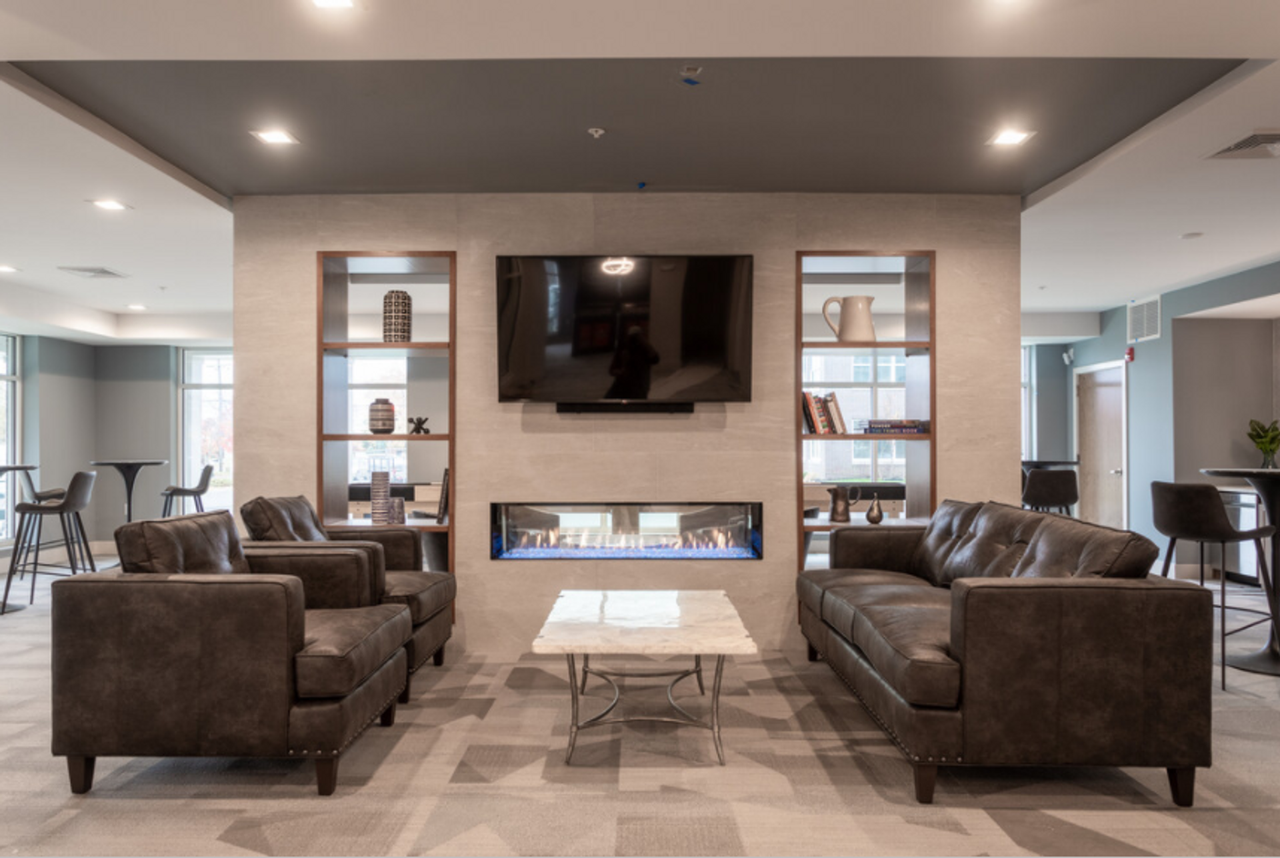 THE NEIL - Photo 3 of 50