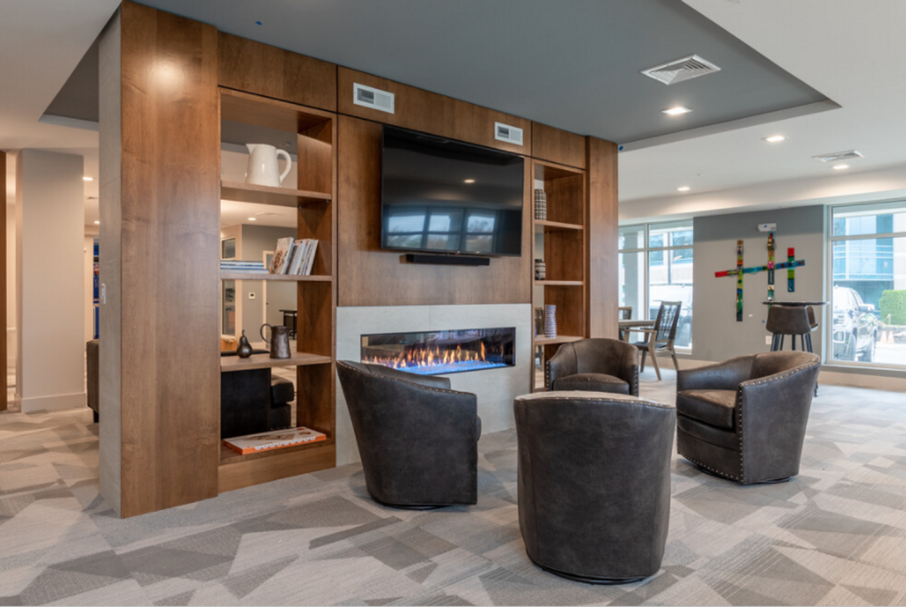 THE NEIL - Photo 4 of 50