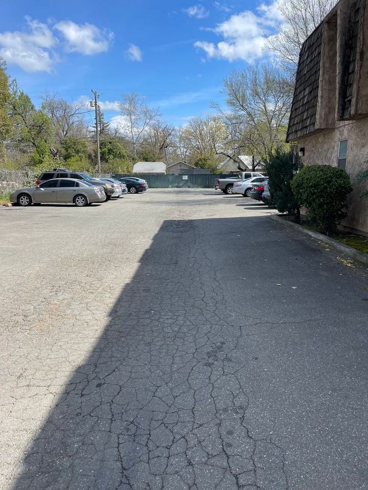 Warner Studios Apartments - Photo 7 of 11