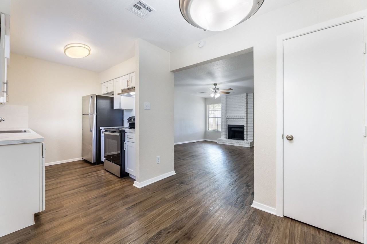 City Lake Townhomes - Photo 6 of 28