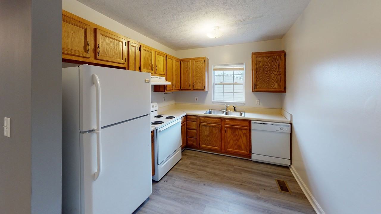 Oak Park Apartments - Photo 2 of 28