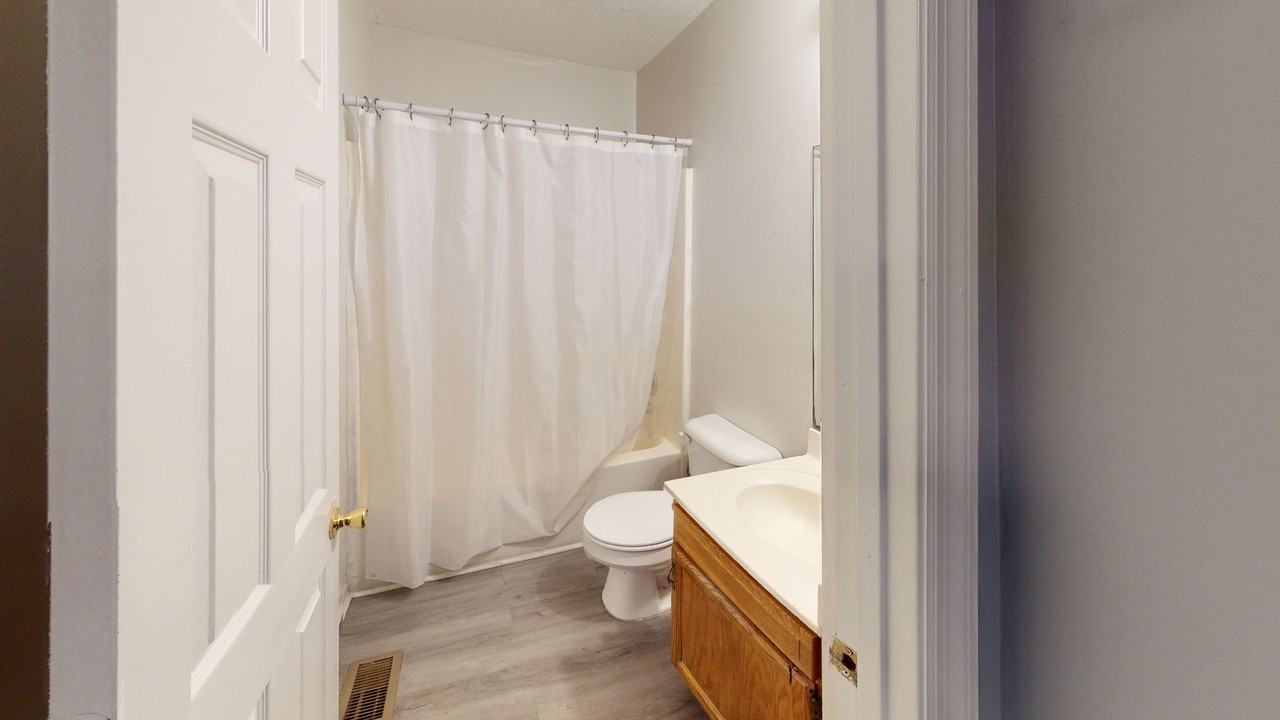 Oak Park Apartments - Photo 6 of 28