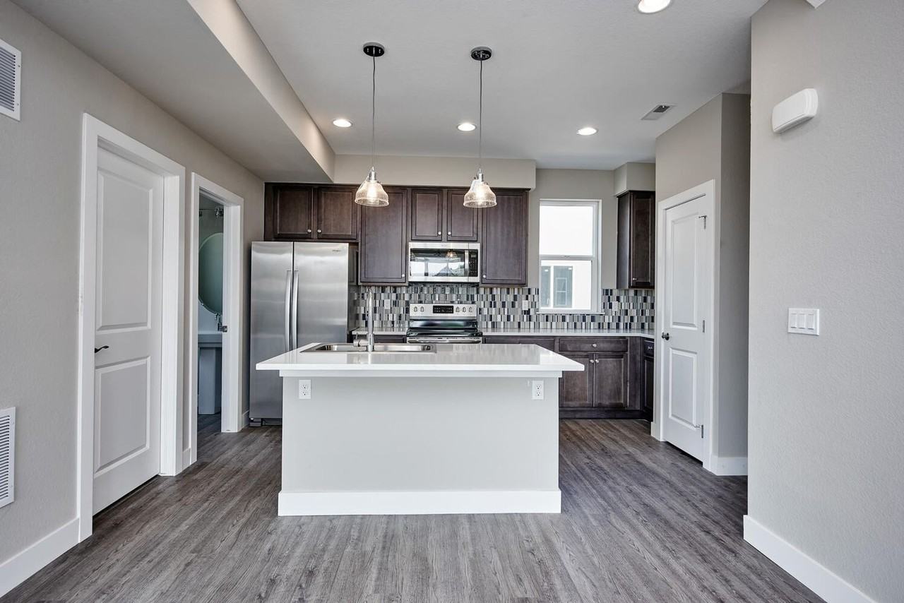 Creekline Townhomes - Photo 7 of 50