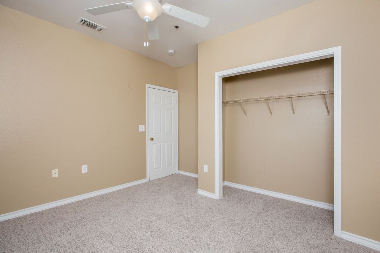 Lago Vista Apartments - Photo 3 of 28