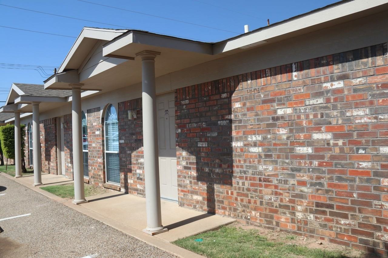 Autumn Ridge 2 BR/2 BA - Photo 2 of 37