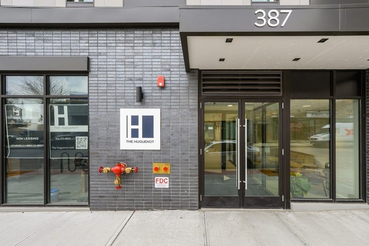 The Huguenot - Photo 2 of 43