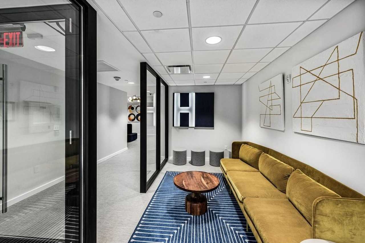 The Huguenot - Photo 6 of 43