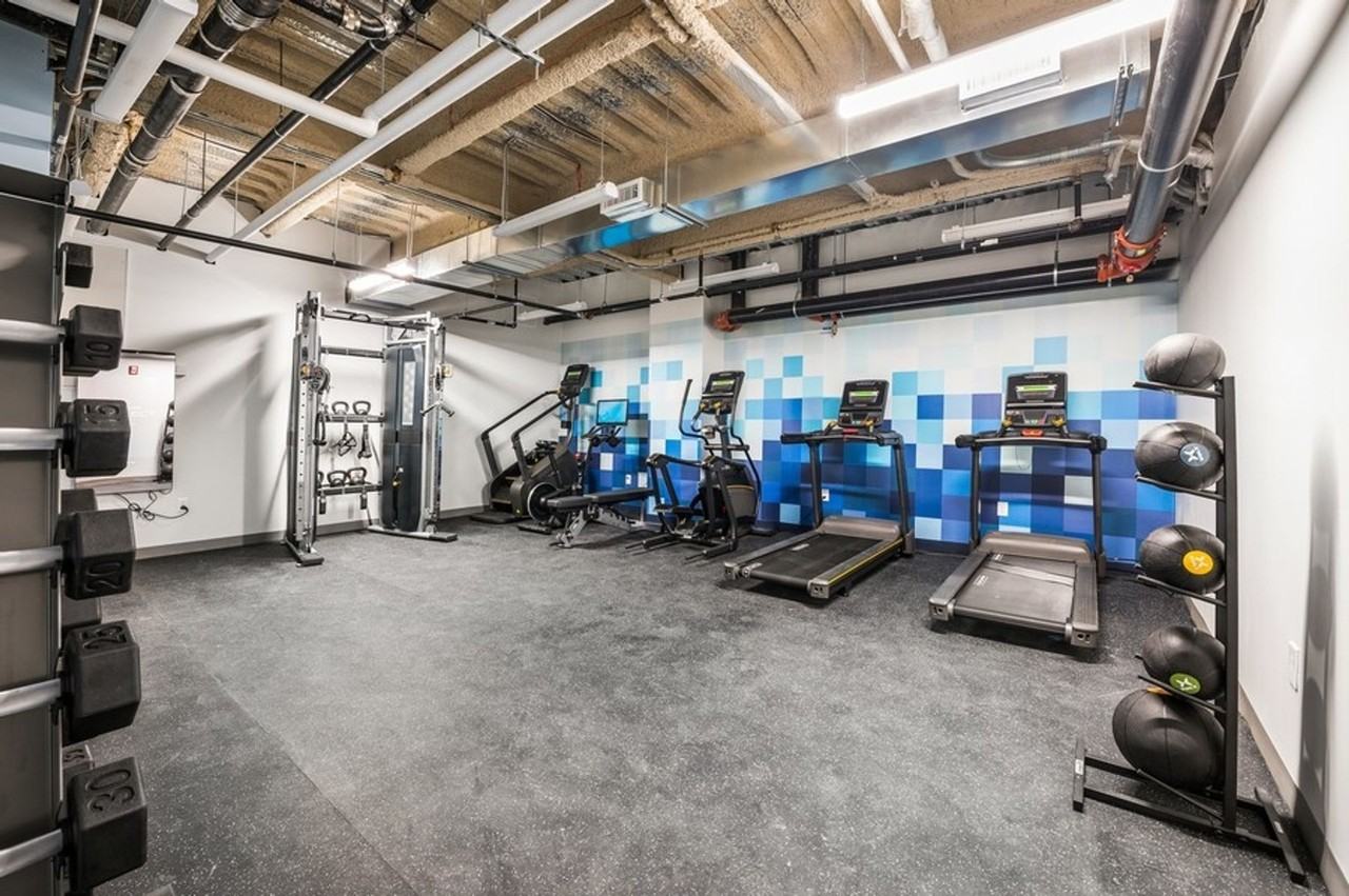 The Huguenot - Photo 7 of 43