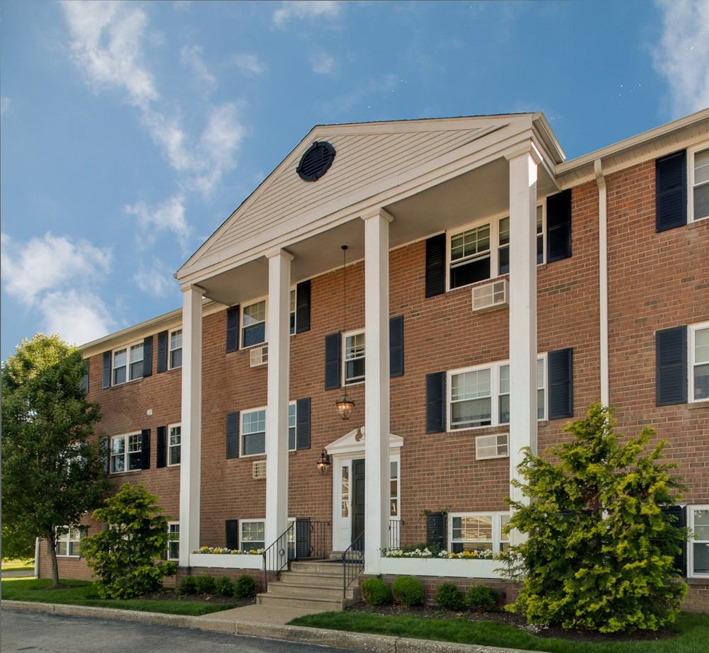 Wayne Manor - Photo 4 of 17