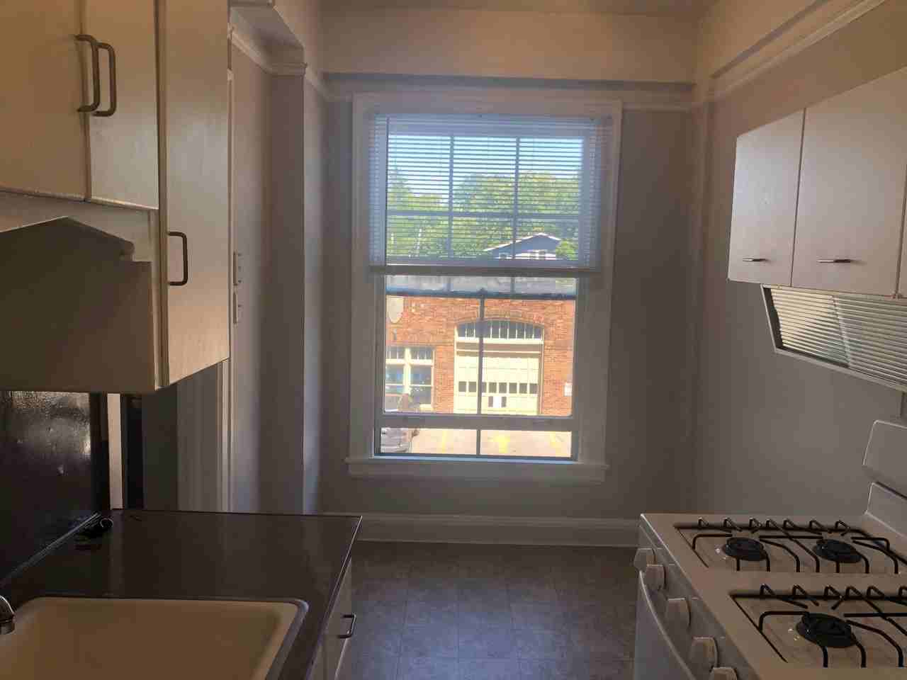 The Oakwood Apartments 547 Cherry St Se, Grand Rapids, MI 49503 Zumper