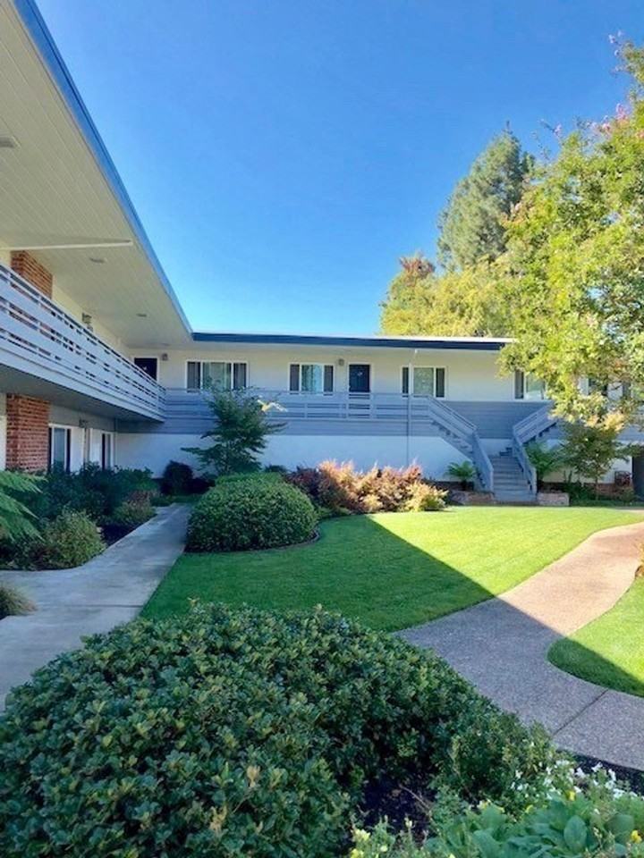 Noel Court Apartments - Photo 4 of 11