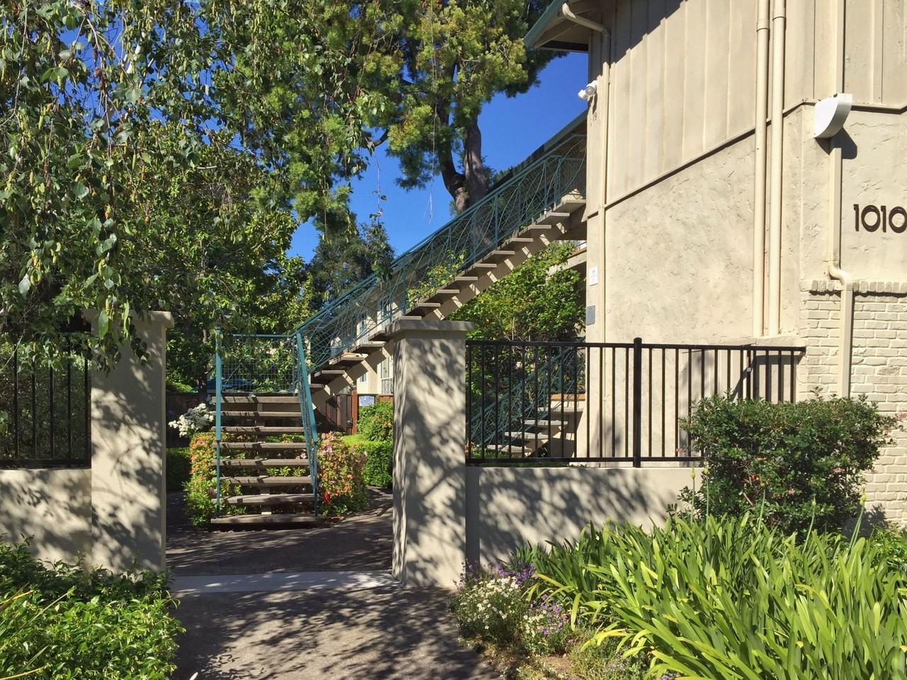 Noel Oaks Apartments - Photo 3 of 10