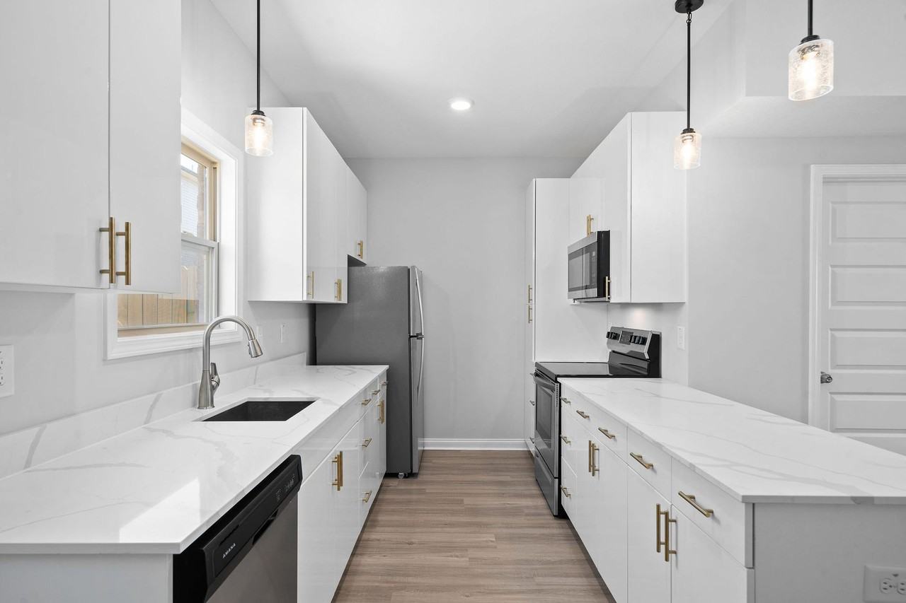 360 Luxury Townhomes - Photo 5 of 43