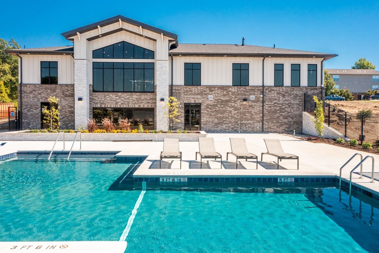 1914 Foyer Ct - Photo 3 of 37