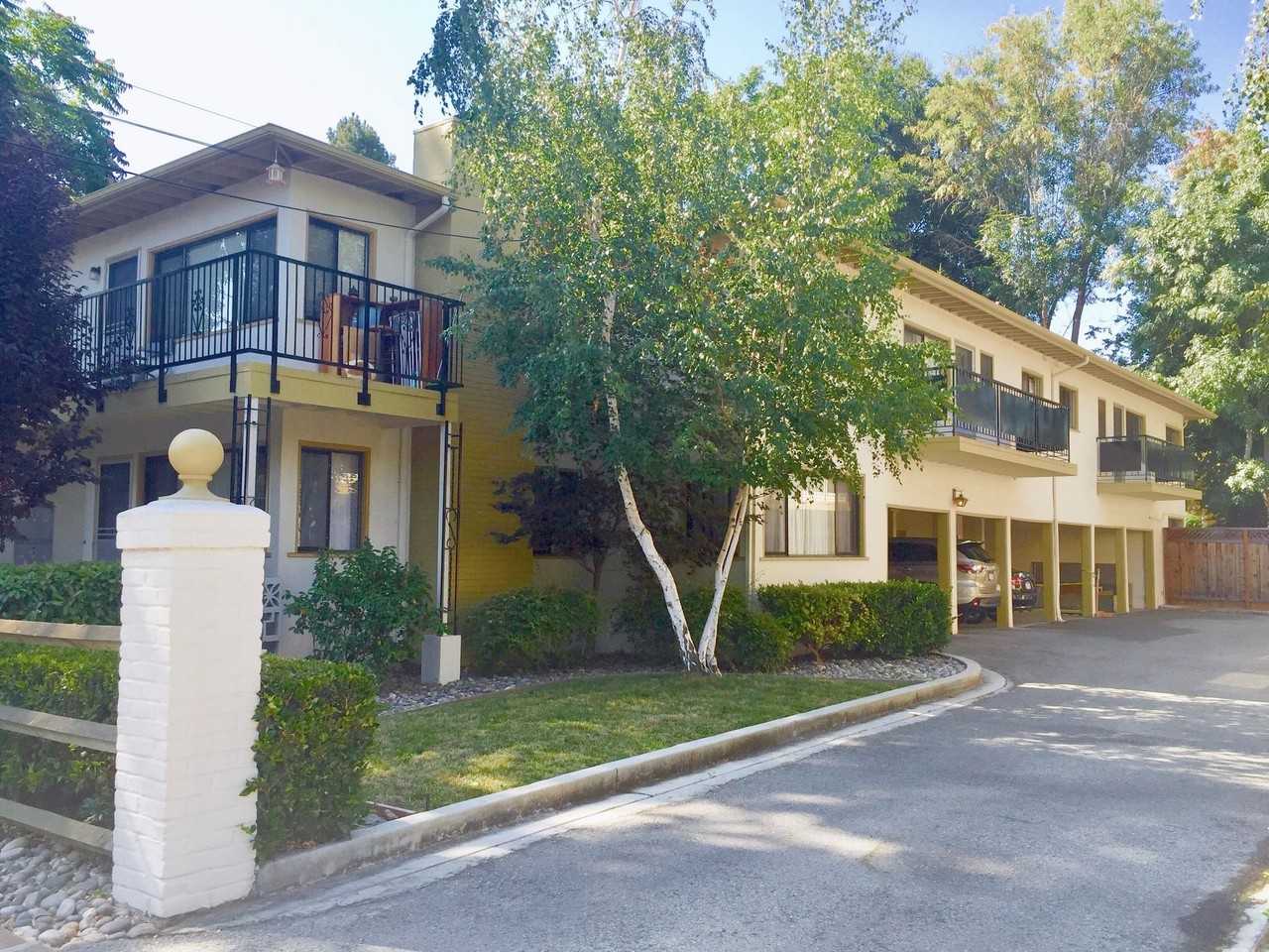 Laurel Court Apartments - Photo 2 of 7