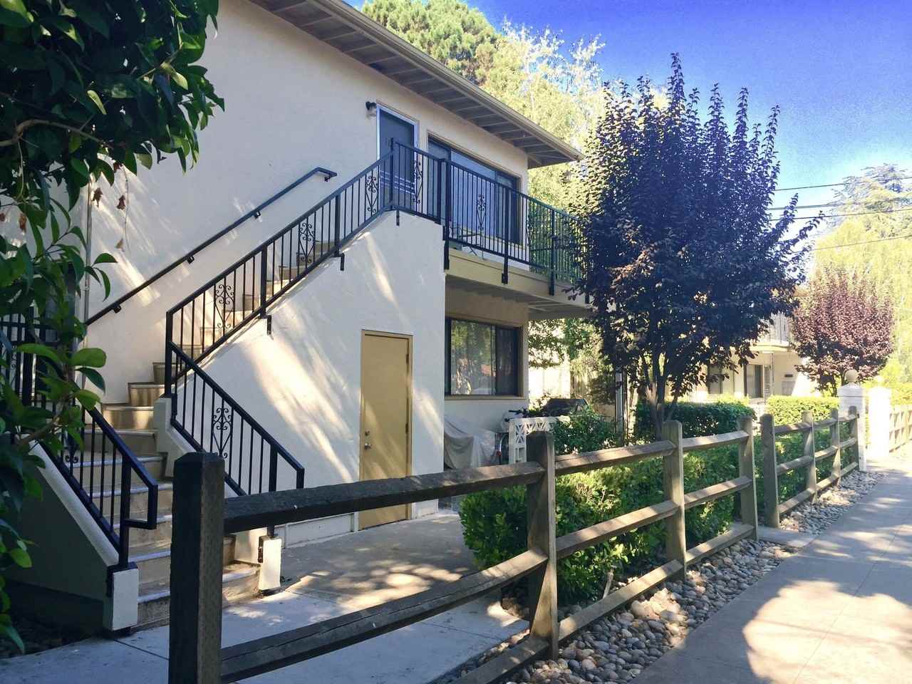 Laurel Court Apartments - Photo 4 of 7