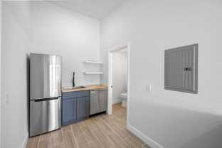 Australian Pines Apartments - Photo 1 of 1