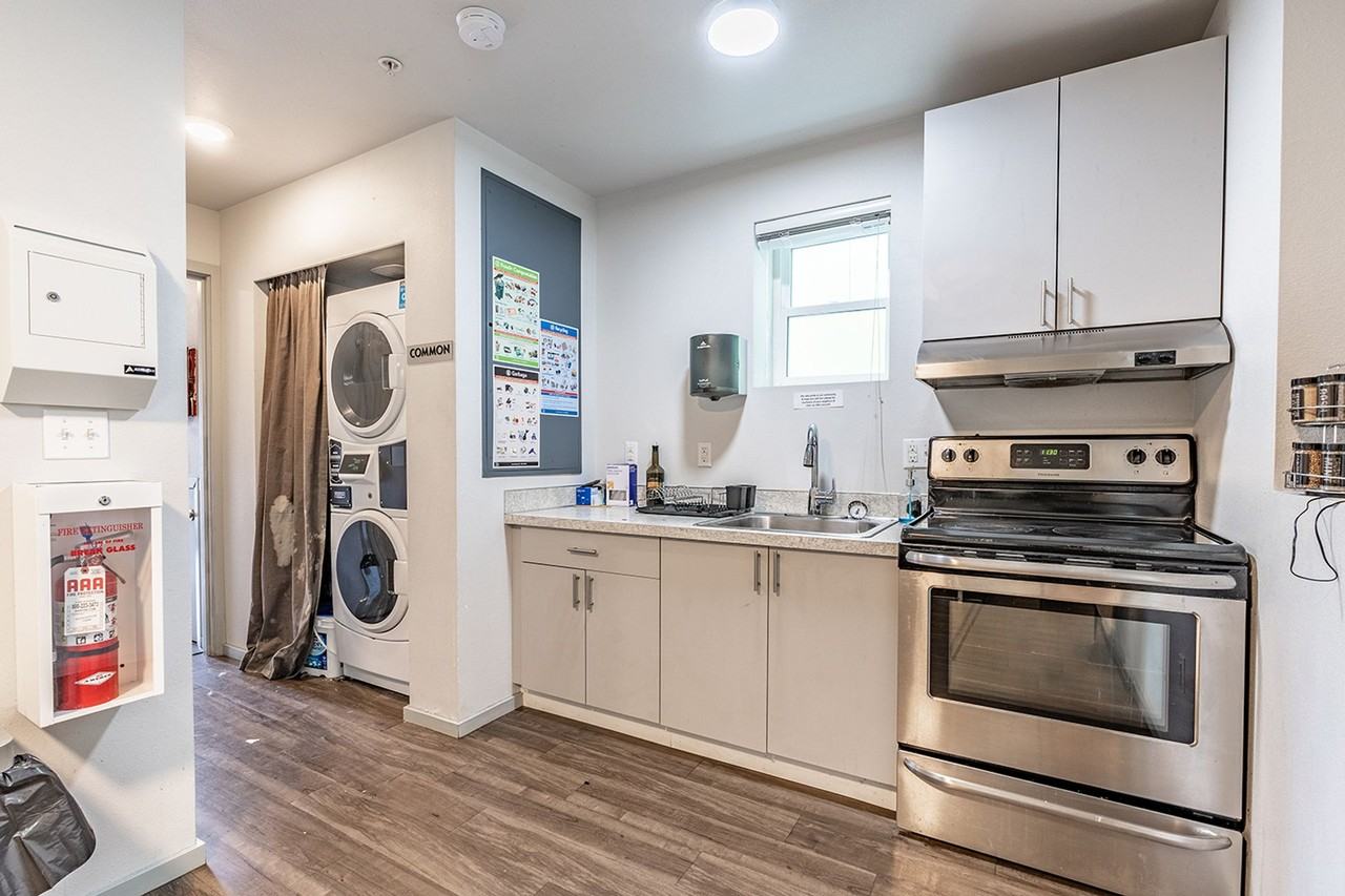 Elegant, Efficient Studios in Beautiful Delridge! - Photo 4 of 13