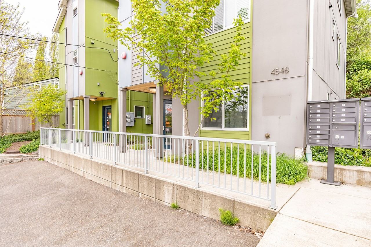 Elegant, Efficient Studios in Beautiful Delridge! - Photo 7 of 13