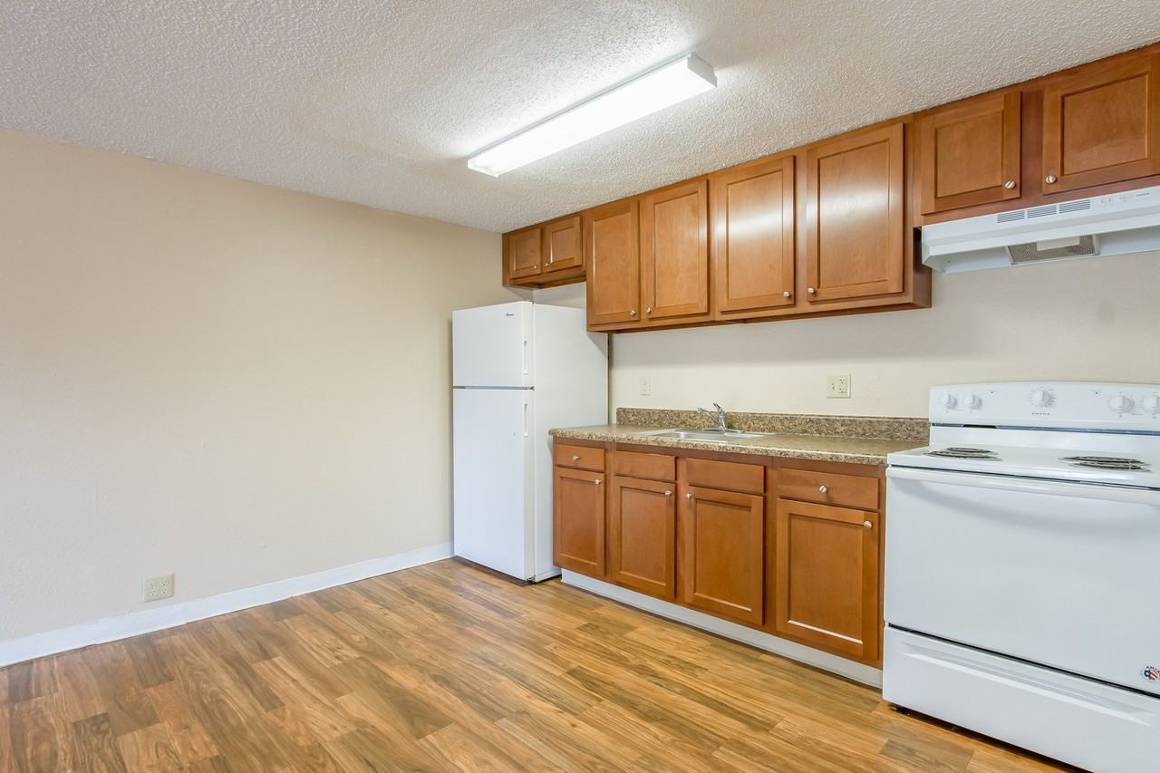Country Square Apartments - Photo 2 of 7