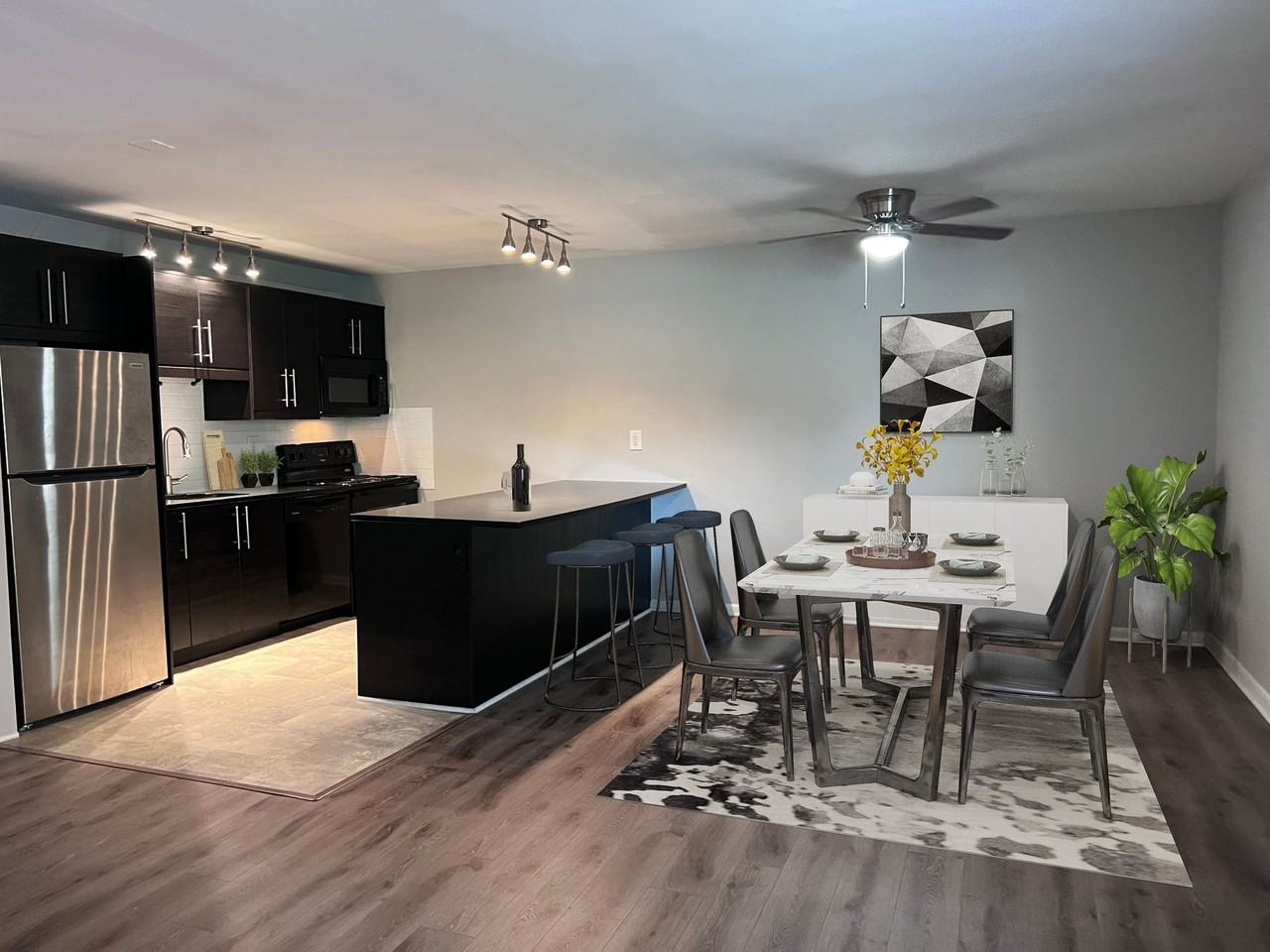 Rittenhouse Apartments - Photo 2 of 15