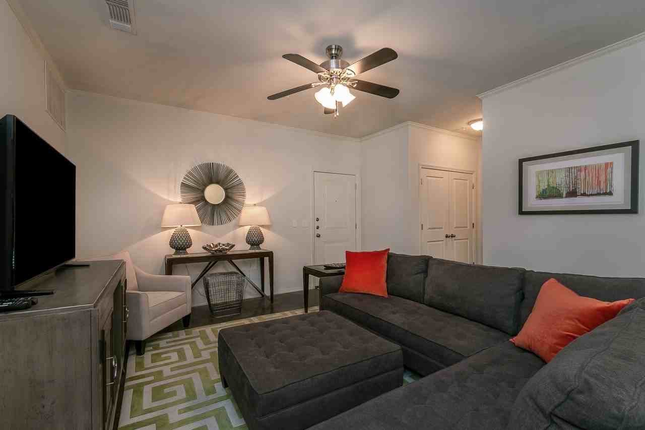 Residences at Town Square - Photo 6 of 50