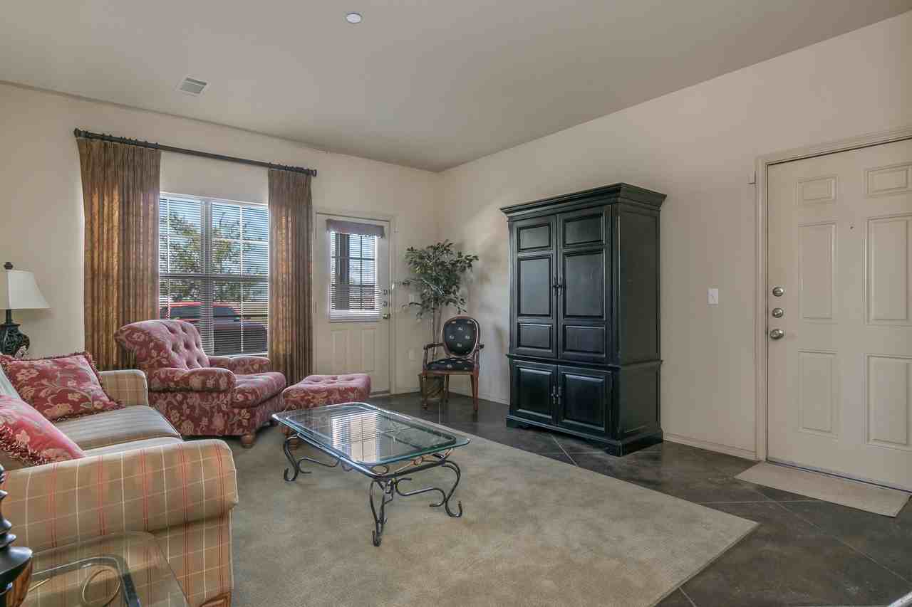 Silver Oak Apartments - Photo 3 of 19