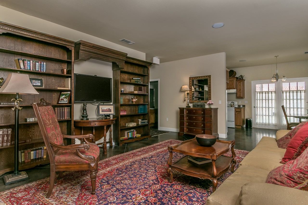 Silver Oak Apartments - Photo 3 of 22
