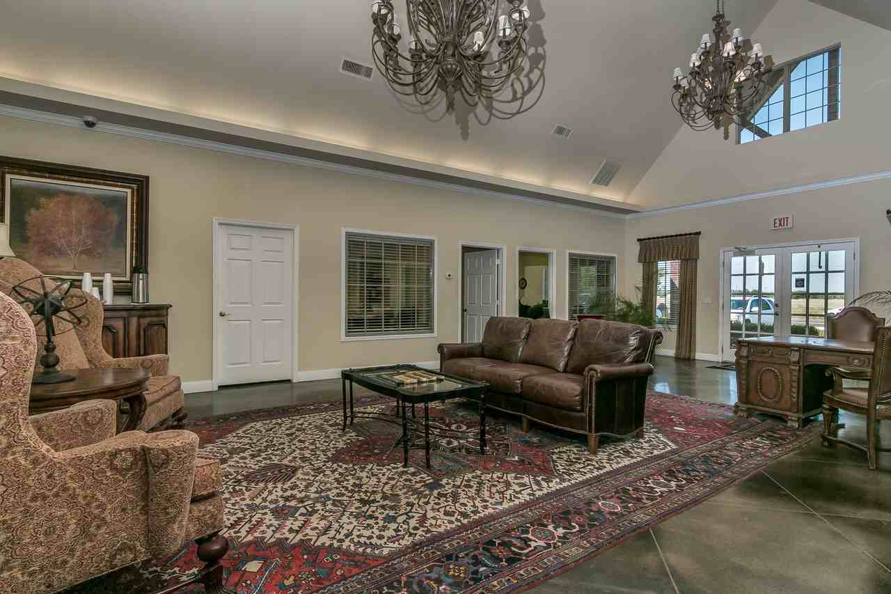 Silver Oak Apartments - Photo 5 of 22