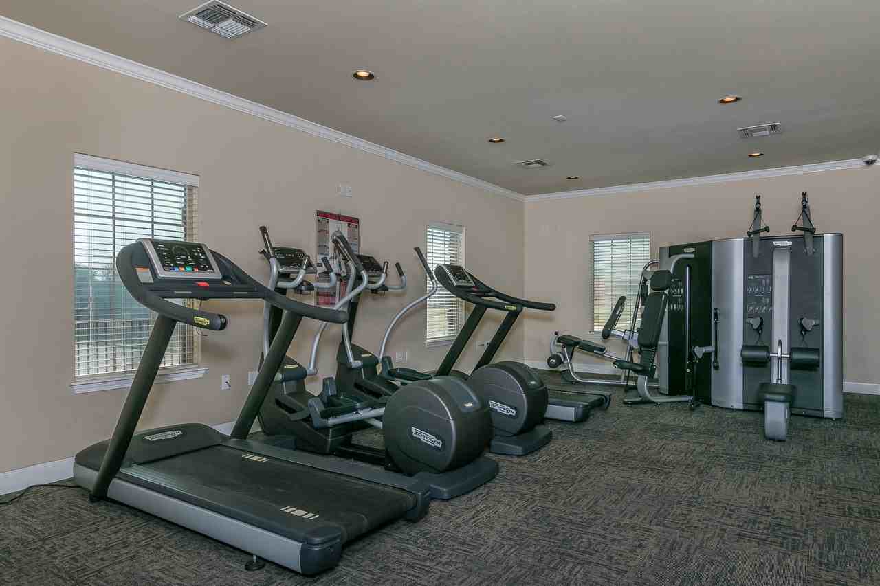 Silver Oak Apartments - Photo 6 of 22