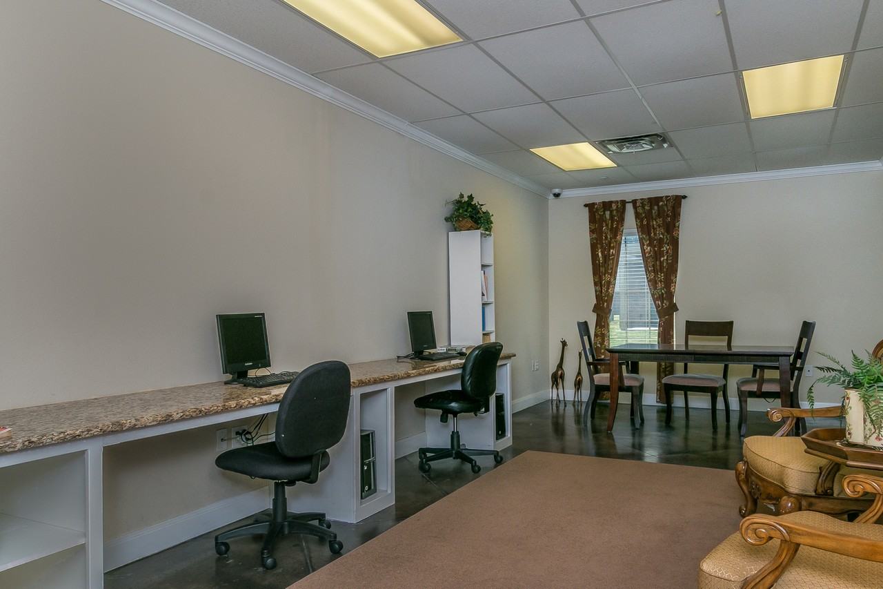 Silver Oak Apartments - Photo 7 of 22