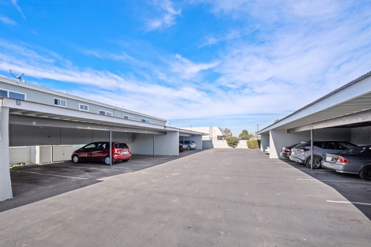 Bay Breeze Villas - Photo 5 of 25